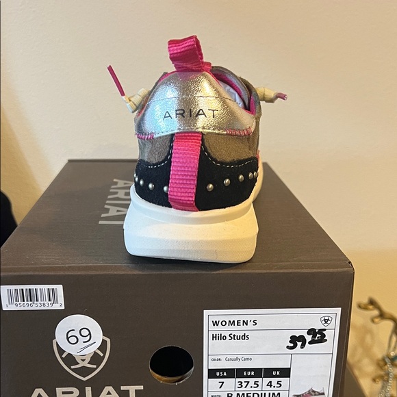 Ariat Women's Camo and Pink Casual Shoes - Picture 2 of 4